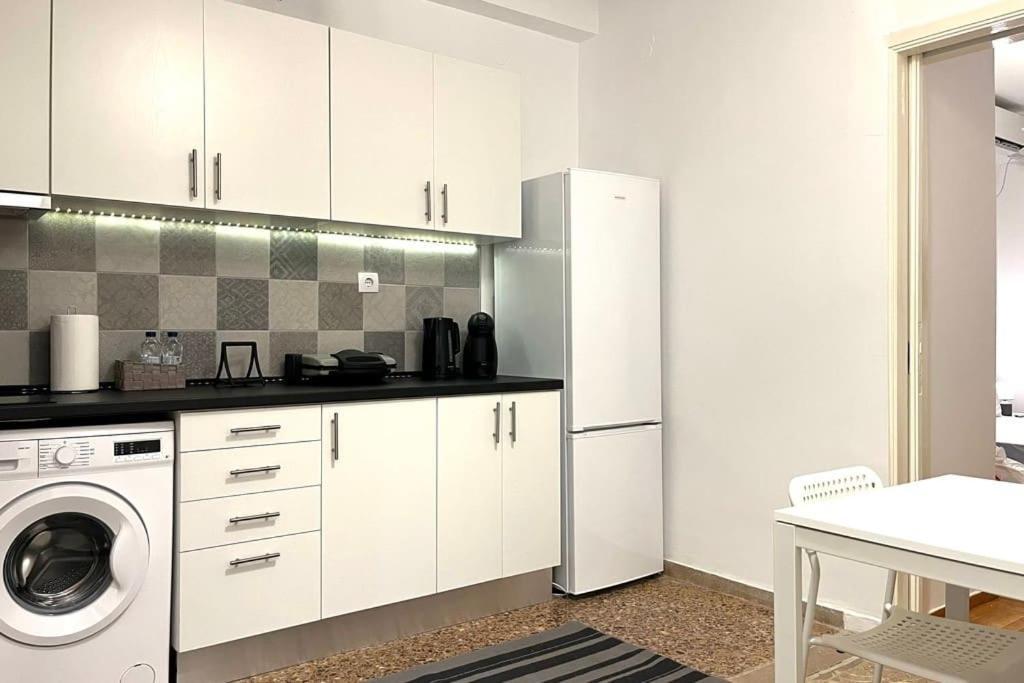Pame Rentals - Ideal For 2 In Pagrati Athén Kültér fotó